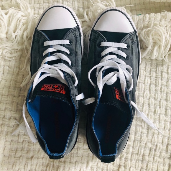 converse shoes with star on side